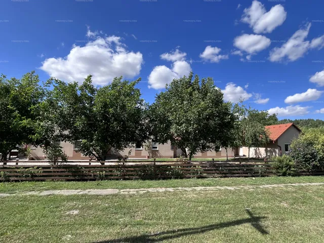 Eladó ház Bácsbokod 210 nm