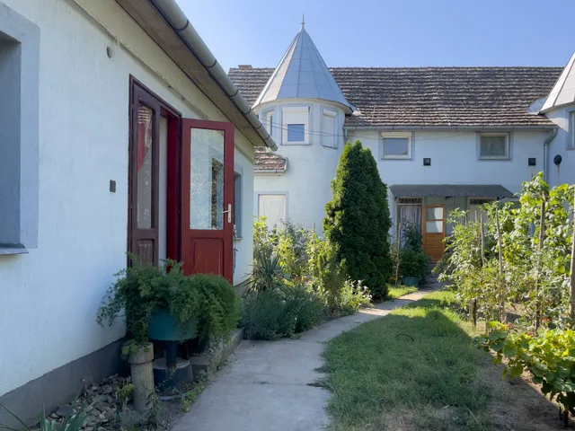 Eladó ház Baja 215 nm