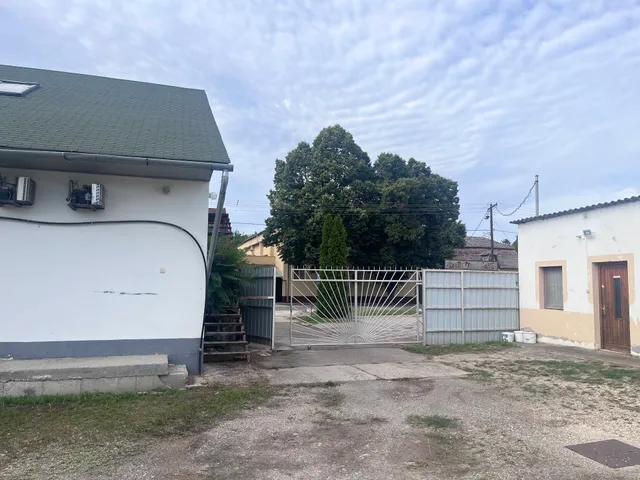 Eladó kereskedelmi és ipari ingatlan Dávod 300 nm