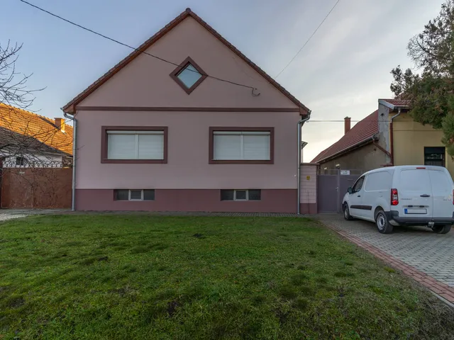 Eladó ház Érsekcsanád 390 nm