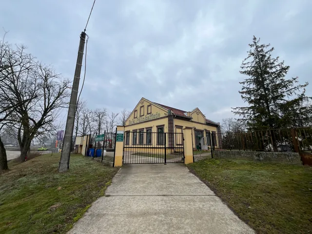 Eladó kereskedelmi és ipari ingatlan Baja 200 nm