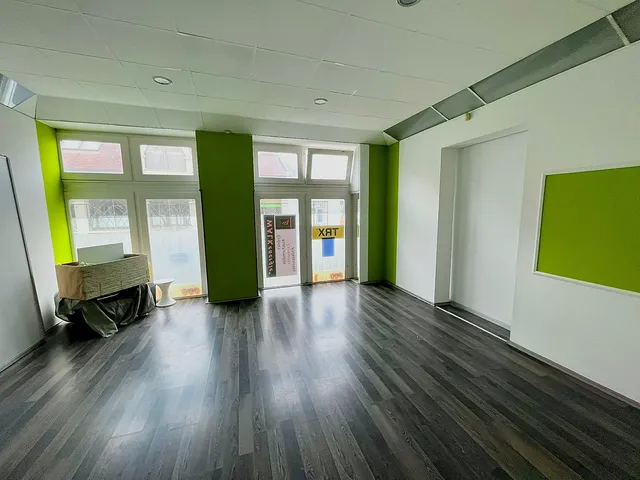 Eladó kereskedelmi és ipari ingatlan Baja 220 nm