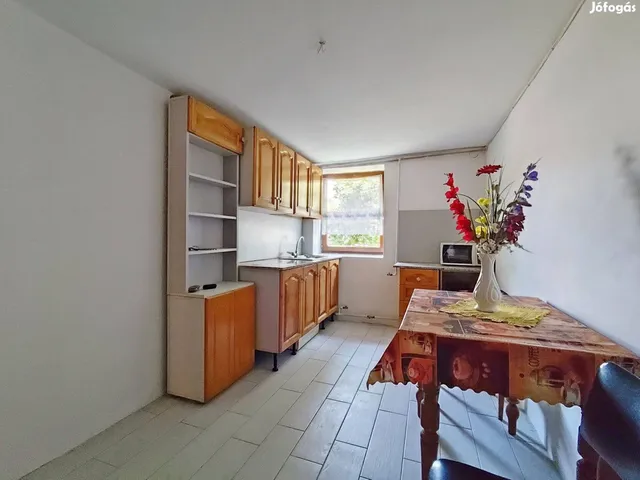 Eladó kereskedelmi és ipari ingatlan Hőgyész 115 nm