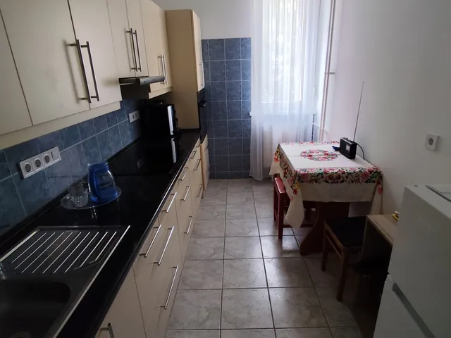 Eladó lakás Esztergom, Béke tér 54 nm