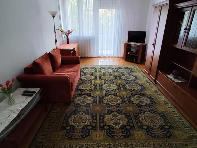 Eladó lakás Esztergom, Béke tér 54 nm