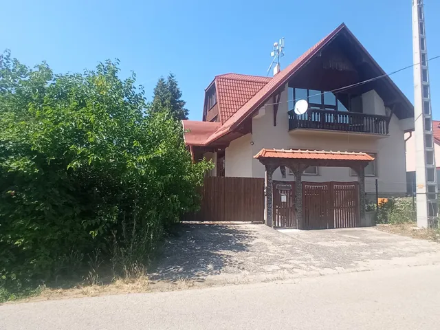 Eladó ház Gárdony, Dinnyés 242 nm