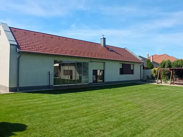 Eladó ház Gárdony, Dinnyés 275 nm