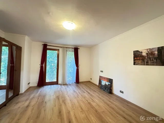 Kiadó ház Budapest II. kerület, Széphalom 340 nm