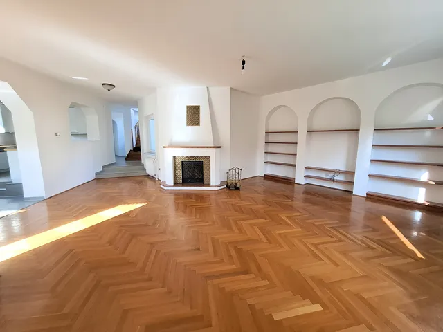 Eladó ház Budapest II. kerület, Széphalom 250 nm