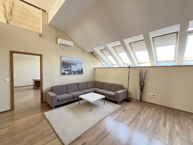 Kiadó lakás Budapest VI. kerület, Nagykörúton belüli terület 197 nm