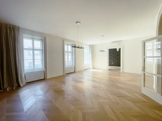 Kiadó lakás Budapest VI. kerület, Nagykörúton belüli terület 119 nm