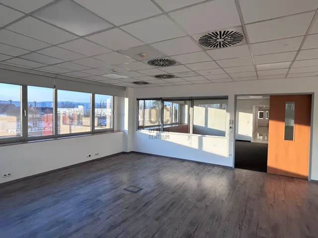 Kiadó kereskedelmi és ipari ingatlan Budapest XI. kerület 151 nm