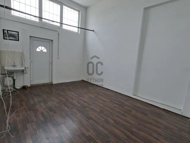 Kiadó kereskedelmi és ipari ingatlan Budapest XXI. kerület, Gyártelep 450 nm