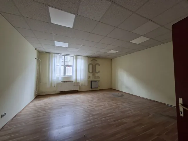 Kiadó kereskedelmi és ipari ingatlan Budapest XXI. kerület, Gyártelep 150 nm