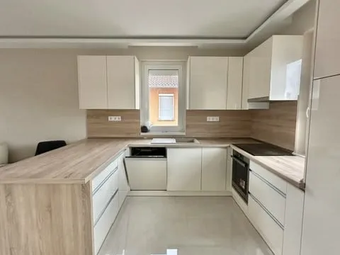 Kiadó lakás Debrecen, Akadémiakert 73 nm