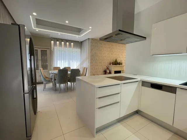 Eladó ház Debrecen, Nagyerdőalja 300 nm