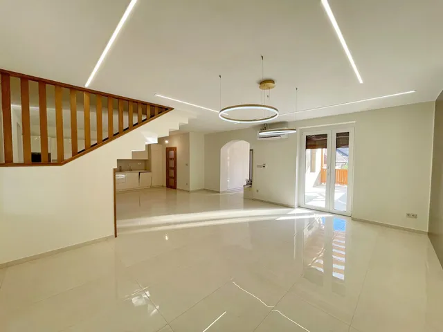 Kiadó ház Debrecen, Belváros 300 nm