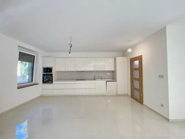 Kiadó ház Debrecen, Belváros 300 nm