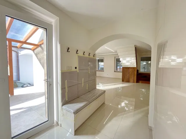 Kiadó ház Debrecen, Belváros 300 nm