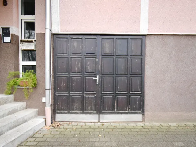 Eladó garázs Debrecen, Sestakert 19 nm