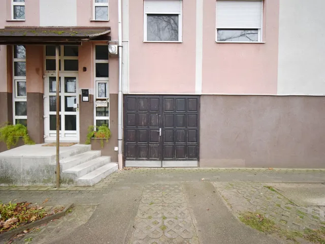 Eladó garázs Debrecen, Sestakert 19 nm