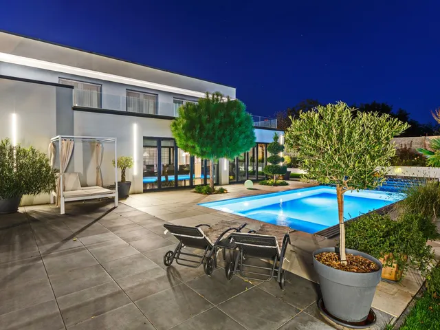 Eladó ház Debrecen, Lencztelep 300 nm