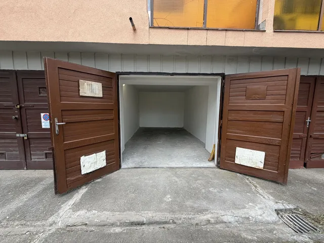 Kiadó garázs Debrecen, Újkert 13 nm