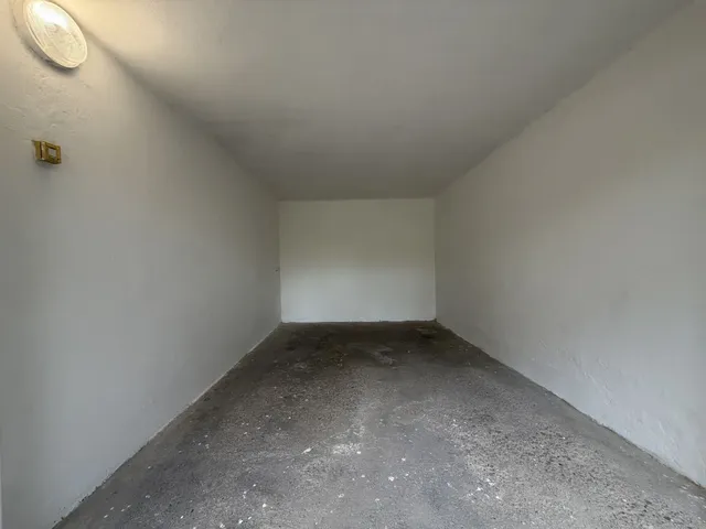 Kiadó garázs Debrecen, Újkert 13 nm