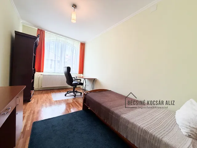 Kiadó lakás Debrecen, Belváros 120 nm