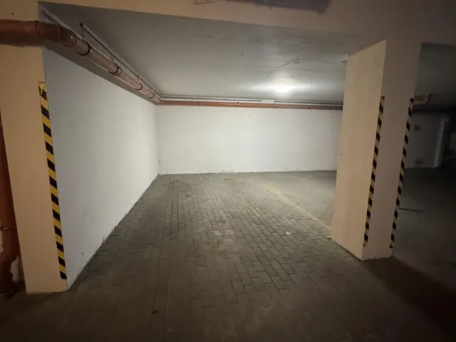 Kiadó garázs Debrecen, Belváros 15 nm