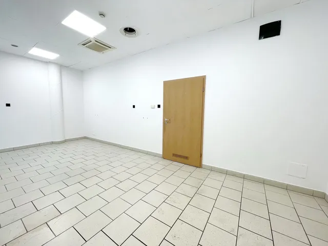Eladó kereskedelmi és ipari ingatlan Debrecen, Belváros 27 nm