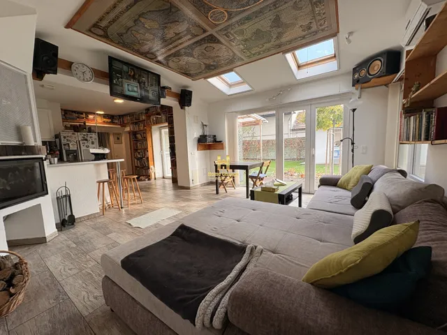 Eladó ház Budapest XXI. kerület, Királyerdő, Szentmiklósi út 245 nm