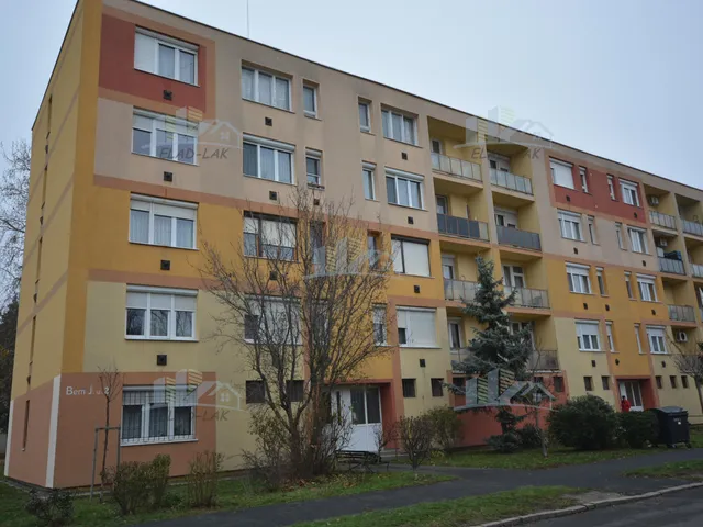 Eladó lakás Szombathely, Derkovits-lakótelep 55 nm