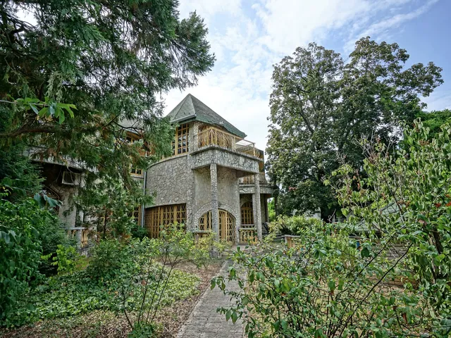 Eladó ház Budapest XVI. kerület, Rákosszentmihály 342 nm