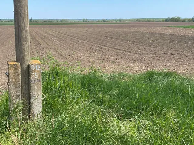 Eladó telek Csősz 1800 nm