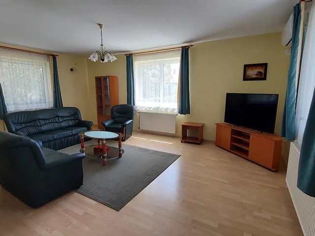 Kiadó ház Székesfehérvár, Öreghegy 160 nm
