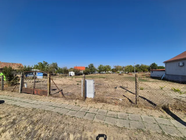 Eladó telek Seregélyes 1629 nm