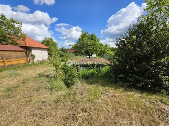 Eladó telek Törökbálint 714 nm