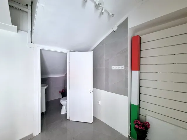 Kiadó kereskedelmi és ipari ingatlan Budapest V. kerület, Belváros 10 nm