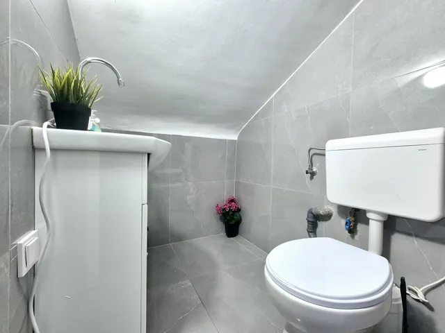 Kiadó kereskedelmi és ipari ingatlan Budapest V. kerület, Belváros 10 nm