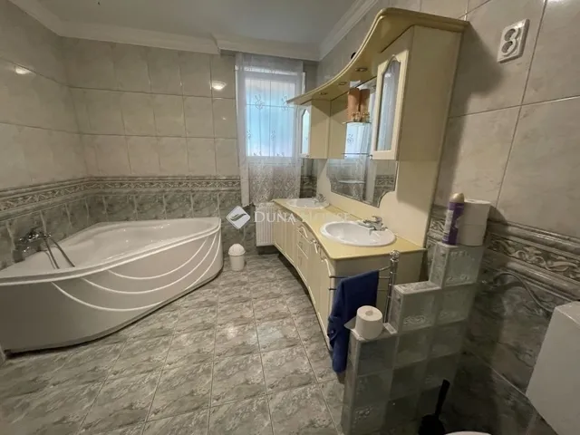 Eladó ház Budapest XV. kerület, Pestújhely 400 nm