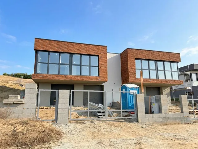 Eladó ház Pécel 220 nm