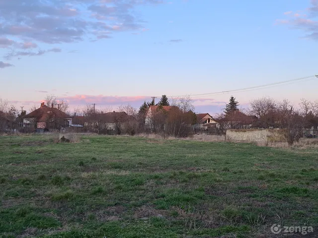 Eladó telek Jászladány 1920 nm