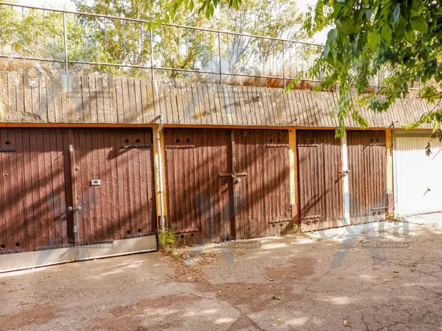 Eladó garázs Szeged 14 nm