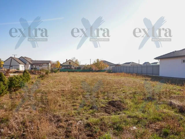 Eladó telek Deszk 810 nm