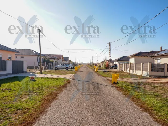 Eladó telek Deszk 810 nm