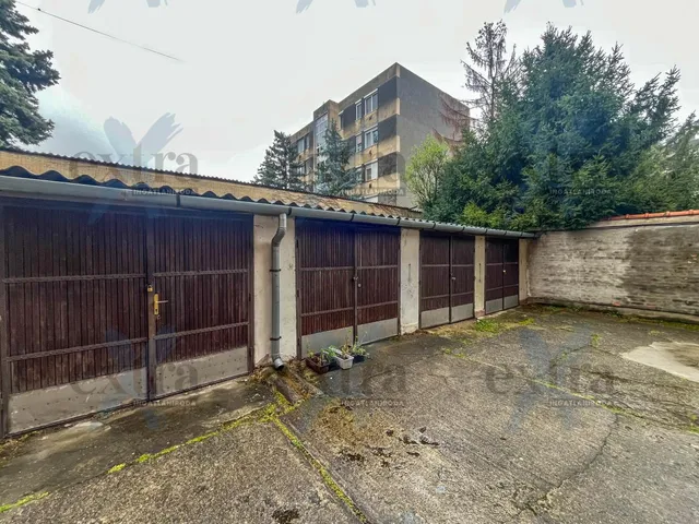 Kiadó garázs Szeged 12 nm