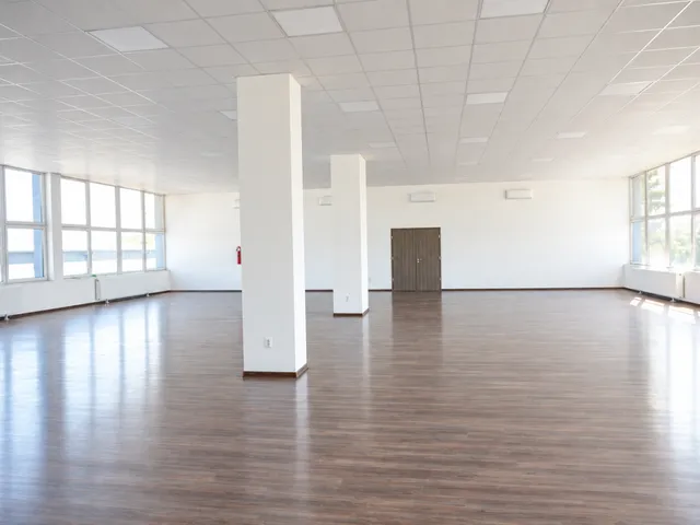Kiadó kereskedelmi és ipari ingatlan Szeged 480 nm