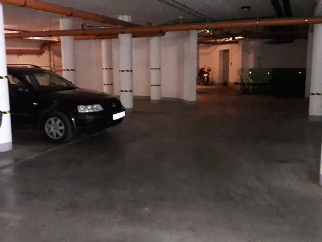 Kiadó garázs Kaposvár, Belváros, Berzsenyi Dániel utca 12 nm