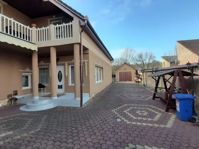 Eladó ház Kaposvár, Cser 280 nm